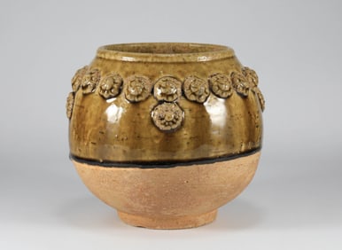 Sauce glazed jars from the Sui and Tang dynasties