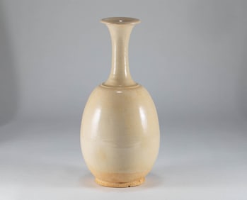 Sui Dynasty white glazed long necked vase