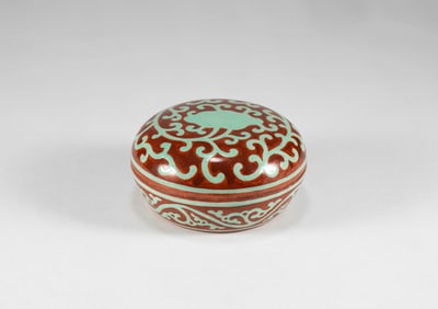 Ming Dynasty alum red green color lid box