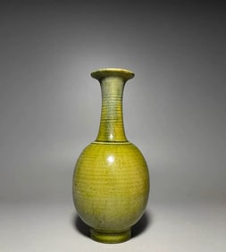 Sui Dynasty green glazed long necked vase
