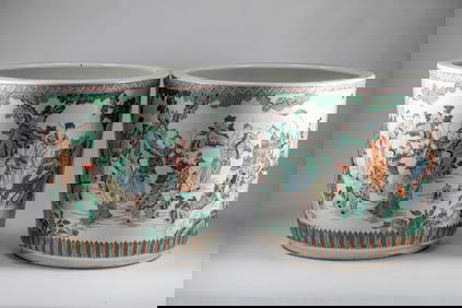 A pair of colorful character story vases from the Qing Dynasty