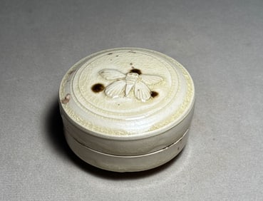 Sui Dynasty celadon lid box
