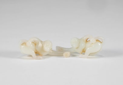 A pair of Hotan Jade monkeys in the Qing Dynasty