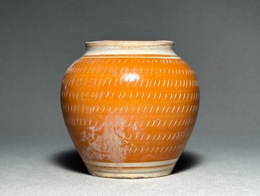 Tang Dynasty yellow glazed jar
