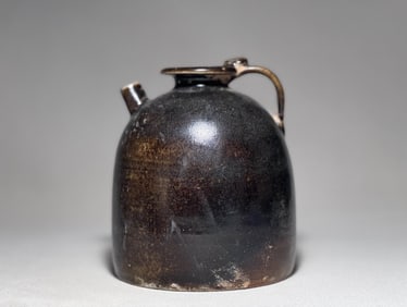Tang Dynasty Lushan Kiln Holding Pot
