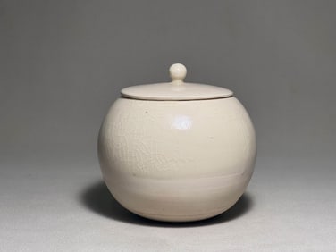 Sui Dynasty white glazed covered jar