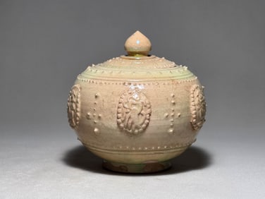 During the Northern Dynasties, the milk nail pattern on the clear lid jar