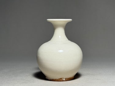 Sui Dynasty white glazed teapot