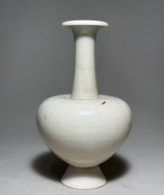 Sui Dynasty white glazed long necked teapot