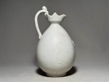Sui Dynasty white glazed teapot