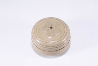 Sui and Tang dynasty blue and white glazed lid box