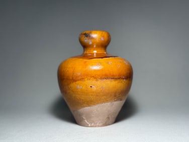 Tang Dynasty yellow glazed gourd bottle