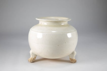 Sui Dynasty white glazed three legged furnace