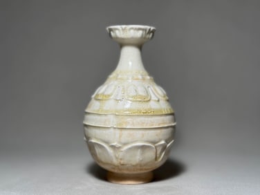 Sui Dynasty White Glazed Pan Mouth Bottle