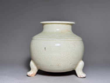 Sui Dynasty white glazed three legged furnace