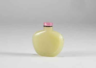 Qing Dynasty Huangyu snuff bottle