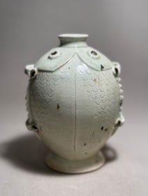 Blue and white glazed fish shaped string bottle