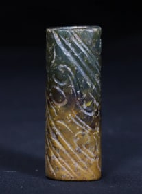 Dragon patterned jade pendant