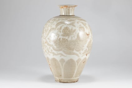 Song Dynasty white glazed brown colored teapot