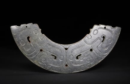 Carved dragon patterned jade decoration