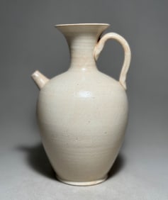 Sui Dynasty white glazed teapot