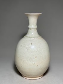 Everywhere white glazed jade pot spring