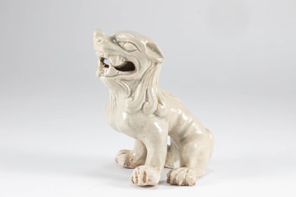 Blue and white glazed lion during the Sui and Tang dynasties