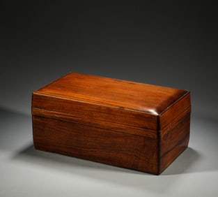 In the Qing Dynasty, Huanghuali wooden storage box