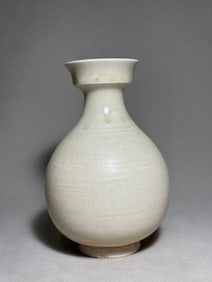 Sui Dynasty White Glazed Pan Mouth Bottle
