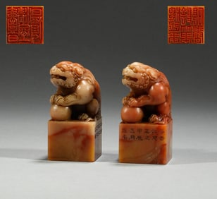 In the Qing Dynasty, there was a pair of Shoushan Stone Rui Beast Button Seals