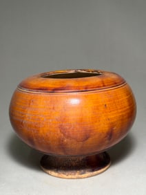 Tang Dynasty sauce yellow glazed jar