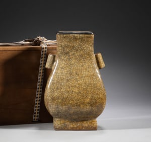 Before the Ming Dynasty, the Ge kiln had double ear piercing bottles