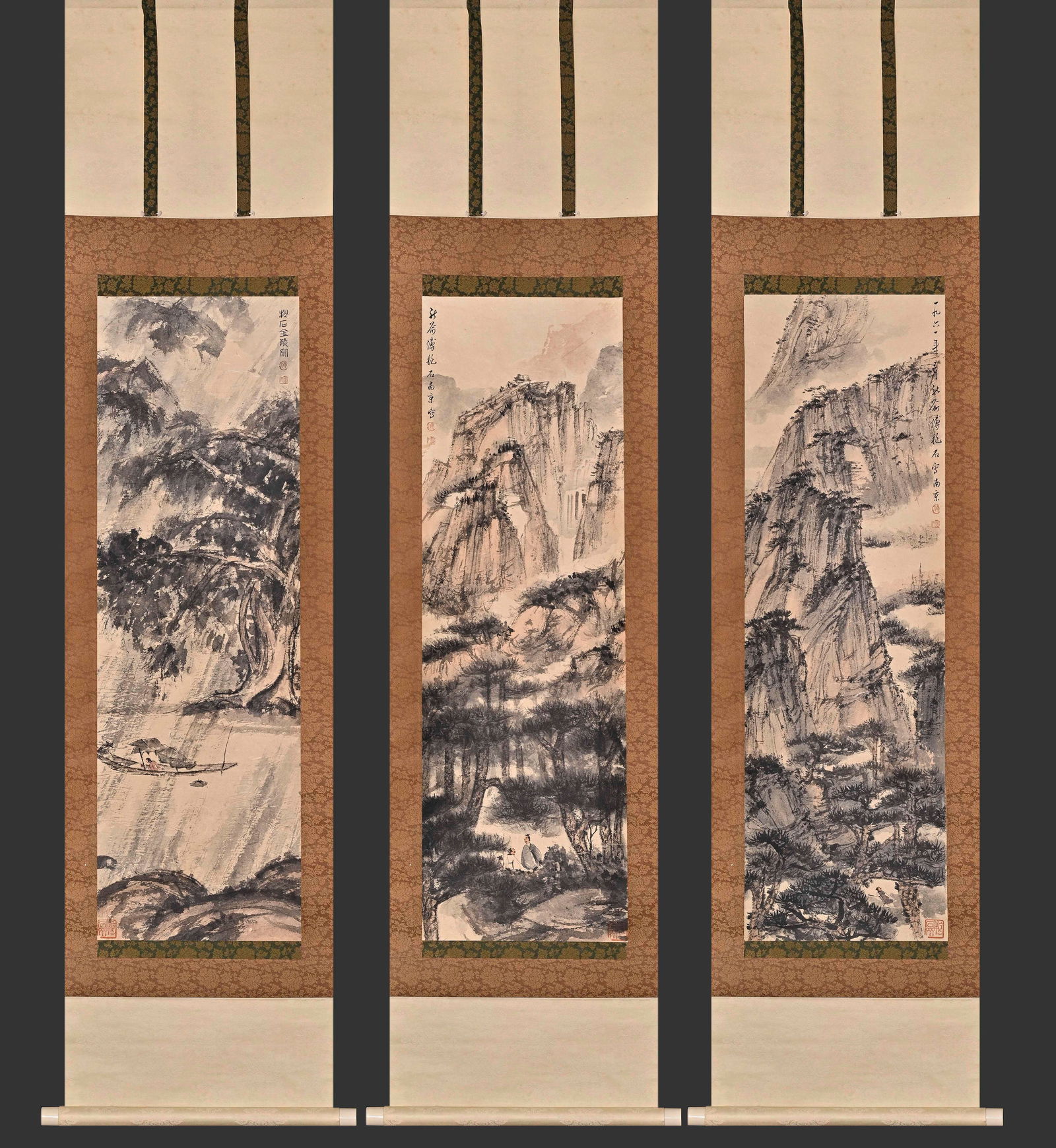 Fu Baoshi's Jinling Landscape Drawing, Three Screen Vertical Axes, Original Box, Original Frame: L:95cm?W:30cm