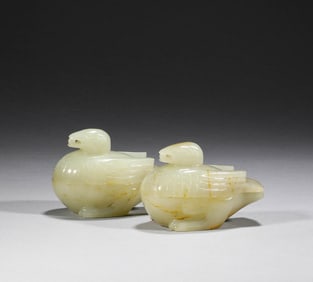 In the Qing Dynasty, a pair of jade bird cover boxes in Hotan