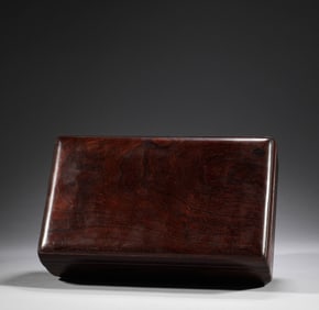 In the Qing Dynasty, Huanghuali wooden storage box