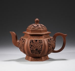 In the Qing Dynasty, the Yixing Yixing teapot was used for picking flowers