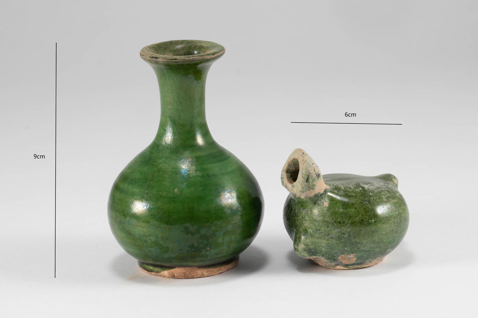 A set of Tang Dynasty green glazed porcelain