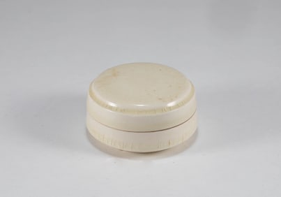 Sui Dynasty white glazed lid box