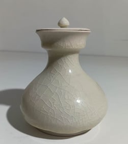 Sui Dynasty White Glazed Pan Mouth Bottle