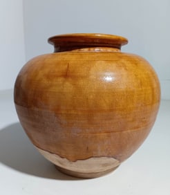 Tang Dynasty yellow glazed jar