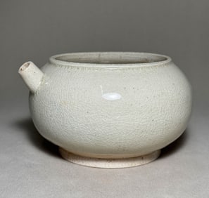 Sui Dynasty white glazed teapot