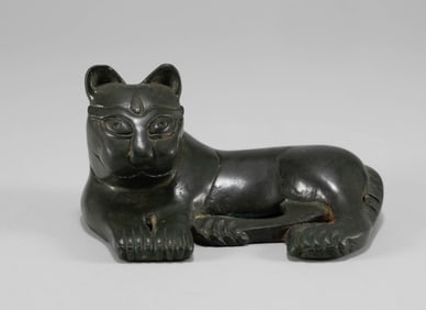 During the Han Dynasty, the bronze tire was used to control beasts