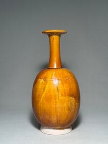 Tang Dynasty yellow glazed long necked vase