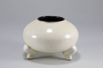 Song Dynasty Cizhou Kiln Three Leg Furnace