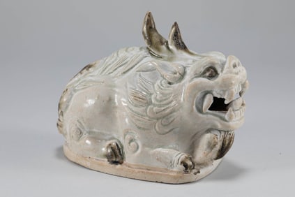 Xiangzhou Kiln auspicious beast ornament