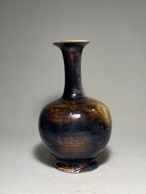 Tang Dynasty sauce glazed long necked bottle