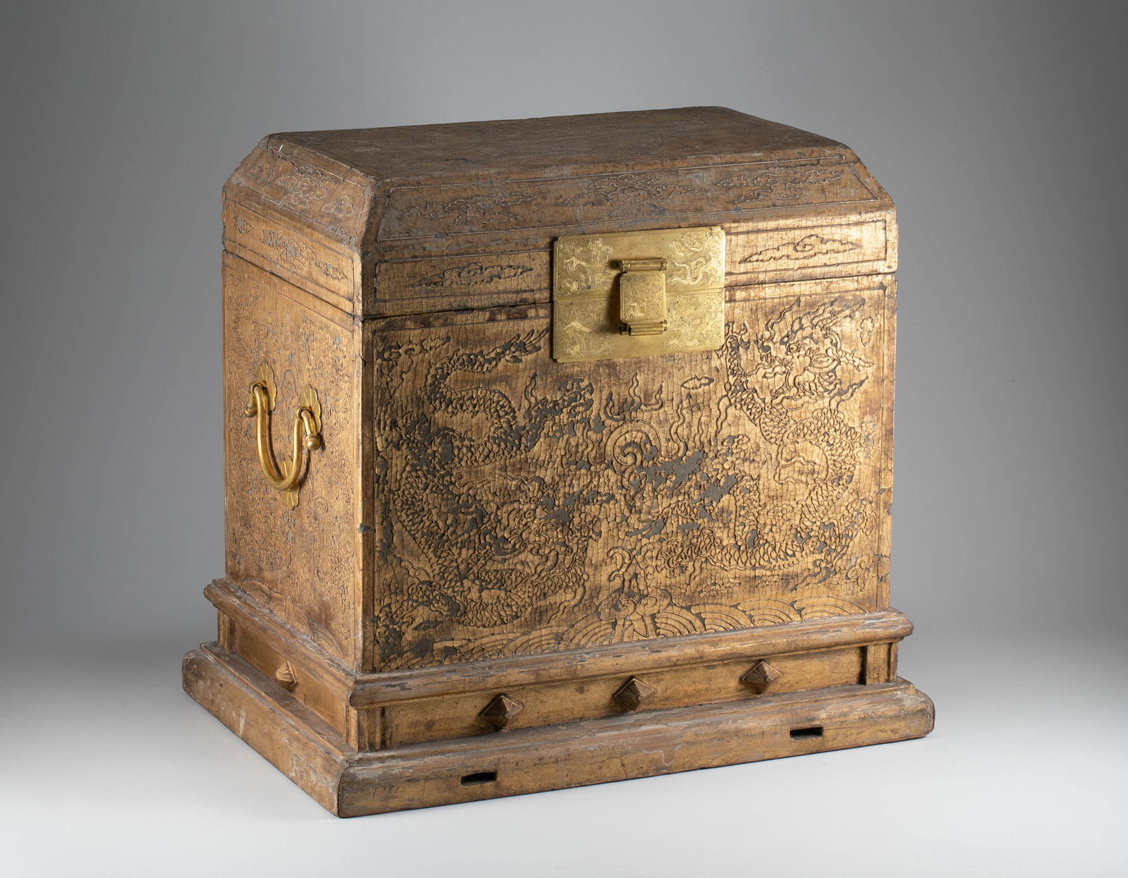 Qing Dynasty imperial golden nanmu powder heap plastic jade seal box: L:41.5cm W:28cm H:38.5cm