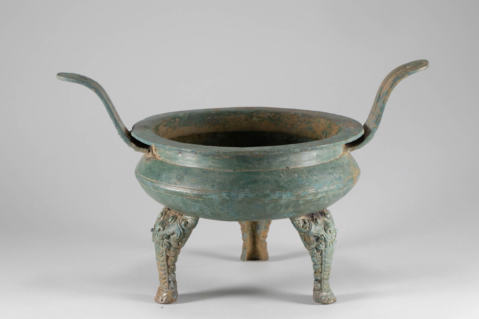 Han Dynasty copper tire coke bucket: H:19.8cm W:32cm