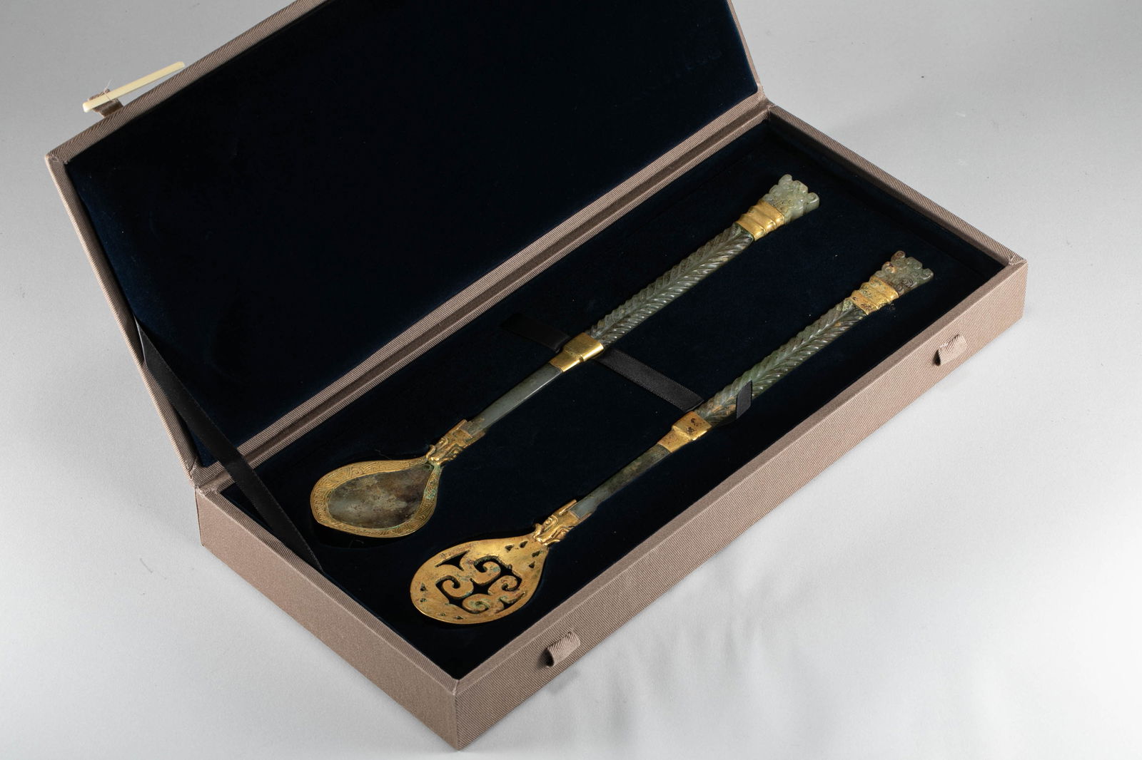 Han Dynasty copper gilded gold and jade spoon: L:27.5cm