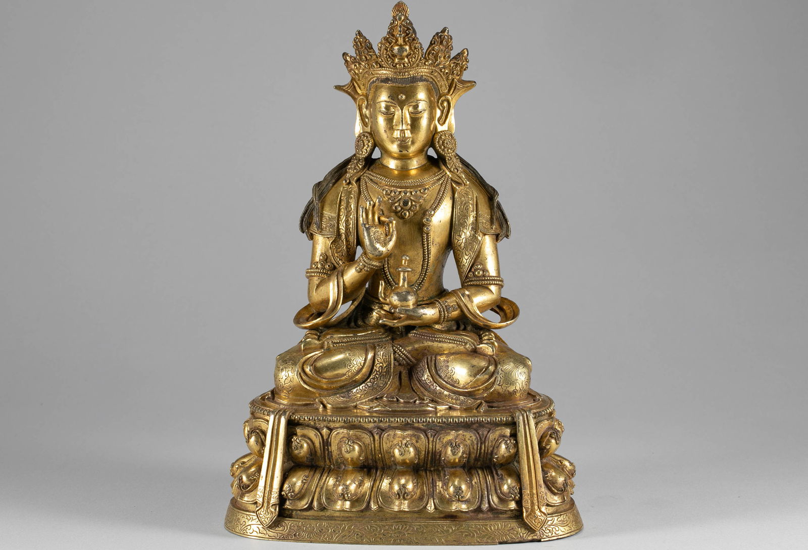 Qing Dynasty gilded statue of Guanyin: H:21cm W:15cm